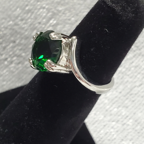 Ring - Picture 3 of 3